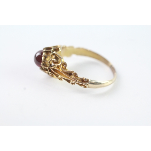 38 - 12ct gold antique red gemstone ring (3.8g) Size S