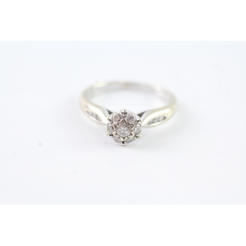 39 - 18ct gold diamond cluster ring (3.4g) Size L 1/2