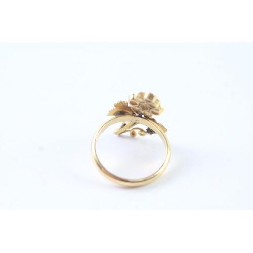 40 - 18ct gold pearl grape ring (3.9g) Size M