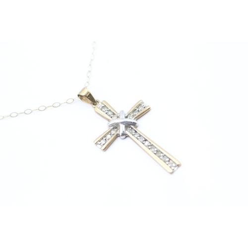 41 - 9ct gold diamond cross pendant necklace (2.1g)