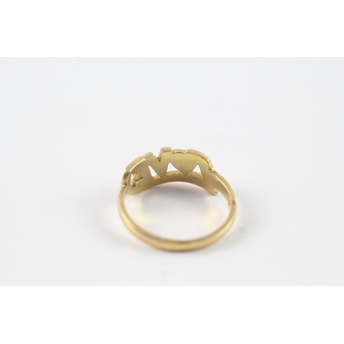 44 - 18ct gold enamel 'love' ring (2.8g) Size M