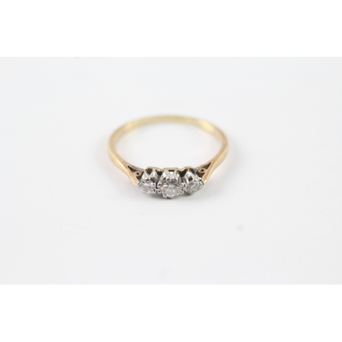 49 - 18ct gold three stone diamond ring (1.9g) Size O 1/2