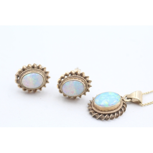 5 - 2x 9ct gold opal stud earrings & necklace set (3g)