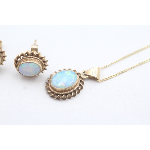 5 - 2x 9ct gold opal stud earrings & necklace set (3g)