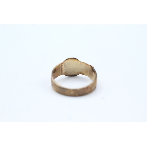 68 - 9ct gold buckle ring (2.2g) Size K