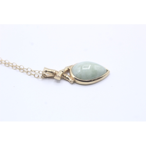 69 - 9ct gold cabochon cut jade pendant necklace (3.2g)