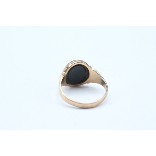 84 - 9ct rose gold bloodstone signet ring (3.9g) Size O