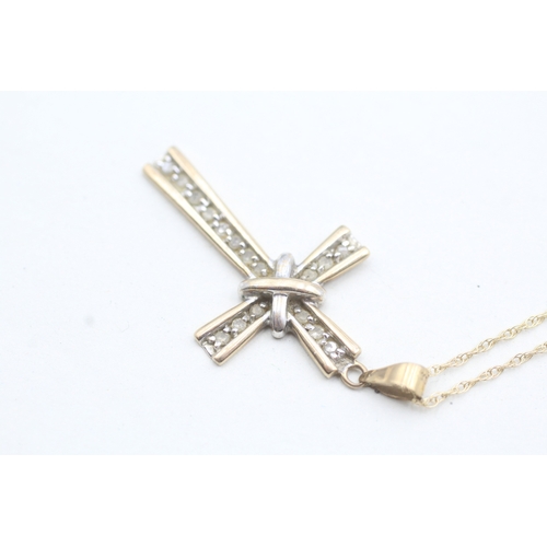 87 - 9ct gold diamond cross pendant necklace (3g)