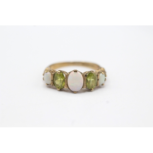 89 - 9ct gold opal & peridot five stone dress ring (2.8g) Size M