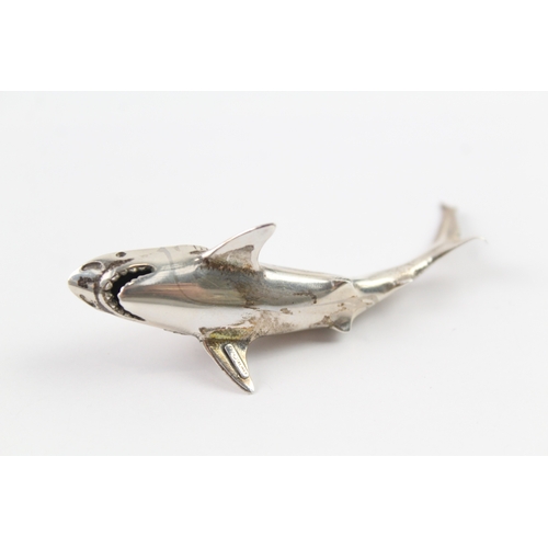 325 - Vintage Stamped .925 Sterling Silver Novelty shark Ornament (21g)