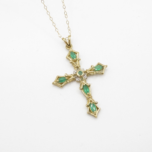 122 - 9ct gold emerald & diamond cross pendant necklace (4.4g)