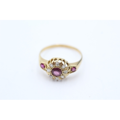 10 - 18ct gold ruby & diamond dress ring (2g) Size M