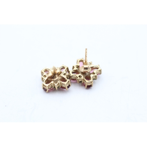 108 - 9ct gold green & purple gemstone cluster stud earrings (2.6g)