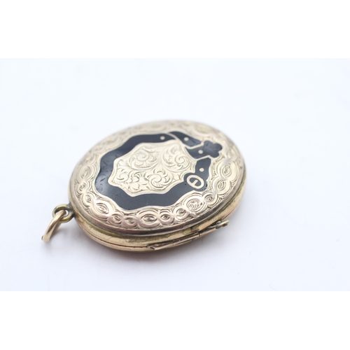 113 - 9ct gold back & front enamel locket (7.5g)