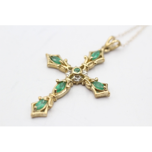 122 - 9ct gold emerald & diamond cross pendant necklace (4.4g)