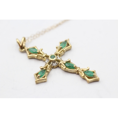 122 - 9ct gold emerald & diamond cross pendant necklace (4.4g)