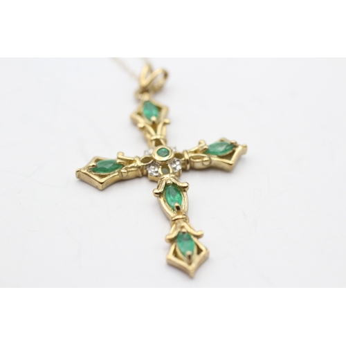 122 - 9ct gold emerald & diamond cross pendant necklace (4.4g)