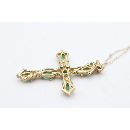 122 - 9ct gold emerald & diamond cross pendant necklace (4.4g)