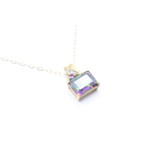 205 - 9ct gold mystic topaz 7 diamond pendant necklace (2g)