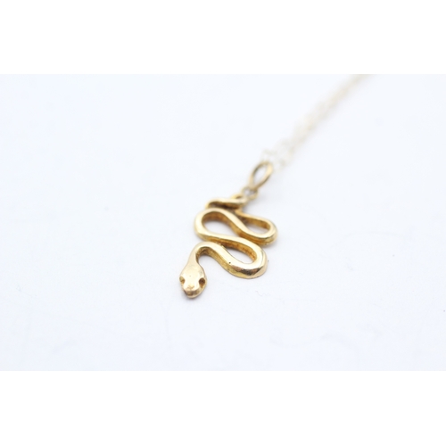 207 - 14ct gold snake pendant on a 9ct gold chain (0.9g)