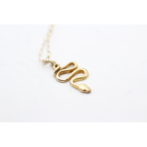 207 - 14ct gold snake pendant on a 9ct gold chain (0.9g)