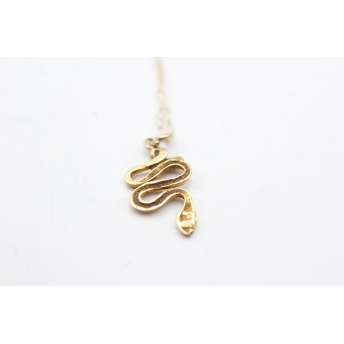 207 - 14ct gold snake pendant on a 9ct gold chain (0.9g)