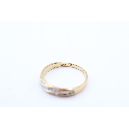 221 - 9ct gold diamond half eternity ring (2g) Size P