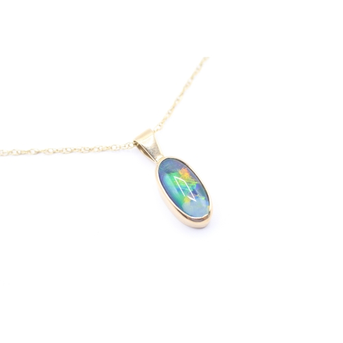 229 - 9ct gold bezel set opal triplet pendant necklace (2g)