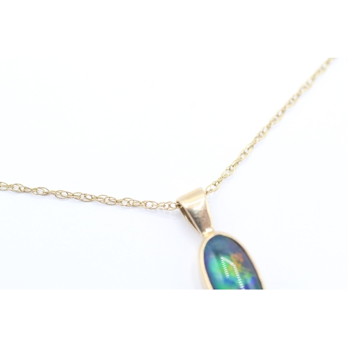 229 - 9ct gold bezel set opal triplet pendant necklace (2g)