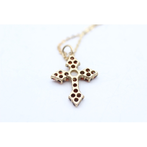 23 - 9ct gold garnet & split pearl cross pendant necklace (2.2g)