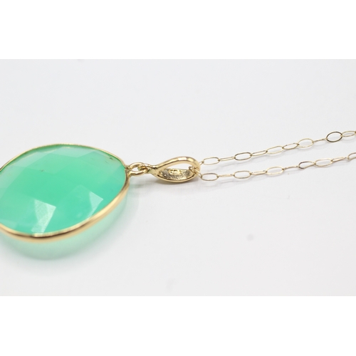 238 - 18ct gold chalcedony pendant W/ 9ct gold necklace (3.2g)