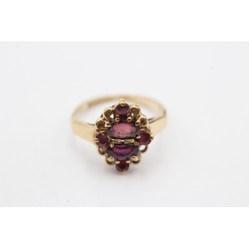 240 - 9ct gold garnet & ruby cluster ring (2.7g) Size J