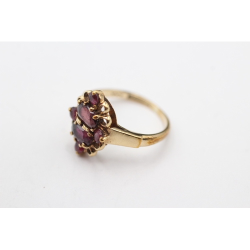 240 - 9ct gold garnet & ruby cluster ring (2.7g) Size J