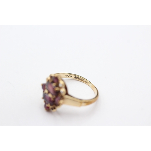 240 - 9ct gold garnet & ruby cluster ring (2.7g) Size J