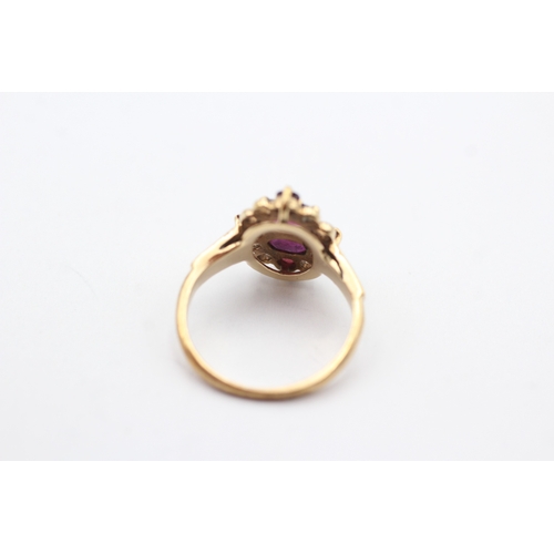 240 - 9ct gold garnet & ruby cluster ring (2.7g) Size J