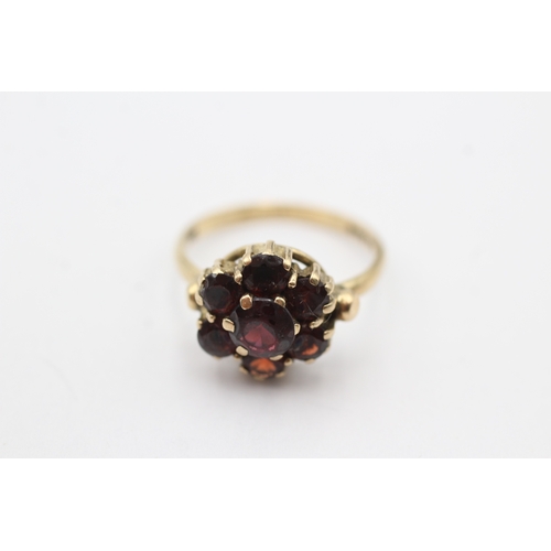 242 - 9ct gold garnet cluster dress ring (3g) Size M 1/2