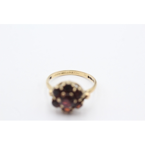 242 - 9ct gold garnet cluster dress ring (3g) Size M 1/2