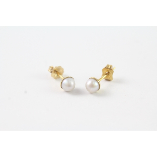 35 - 14ct gold pearl single stone earrings (0.9g)