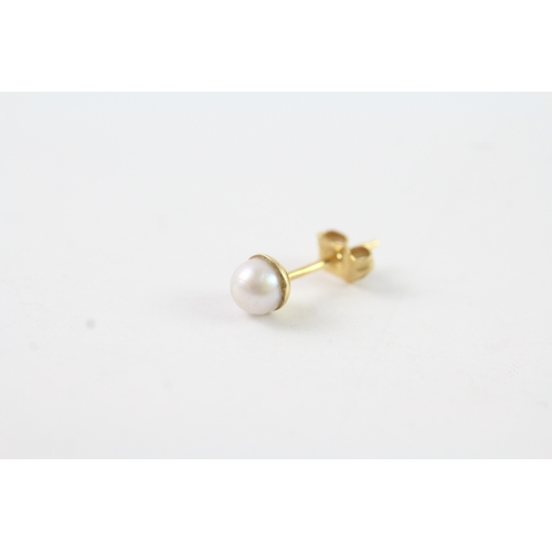 35 - 14ct gold pearl single stone earrings (0.9g)