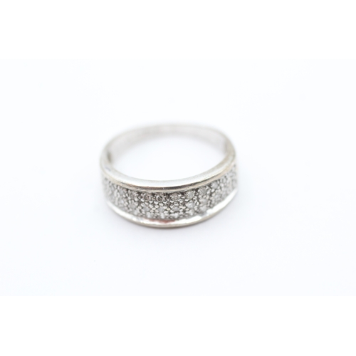 39 - 18ct gold parve set diamond ring (3.1g) Size K