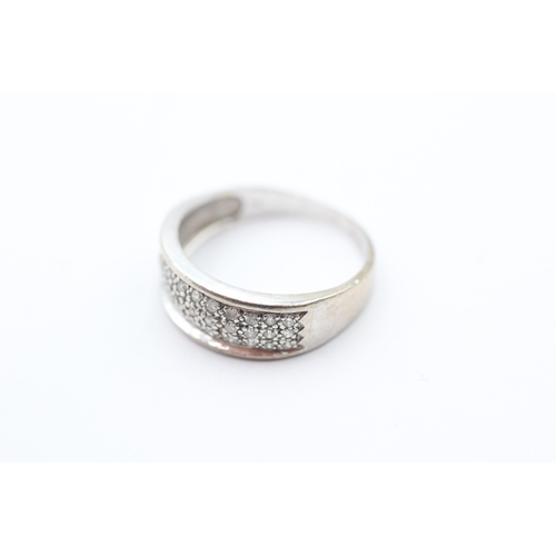 39 - 18ct gold parve set diamond ring (3.1g) Size K