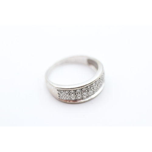 39 - 18ct gold parve set diamond ring (3.1g) Size K