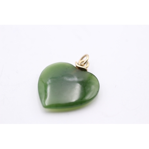 49 - 9ct gold heart shaped jade pendant (2.9g)