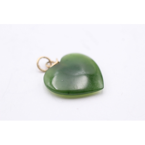 49 - 9ct gold heart shaped jade pendant (2.9g)