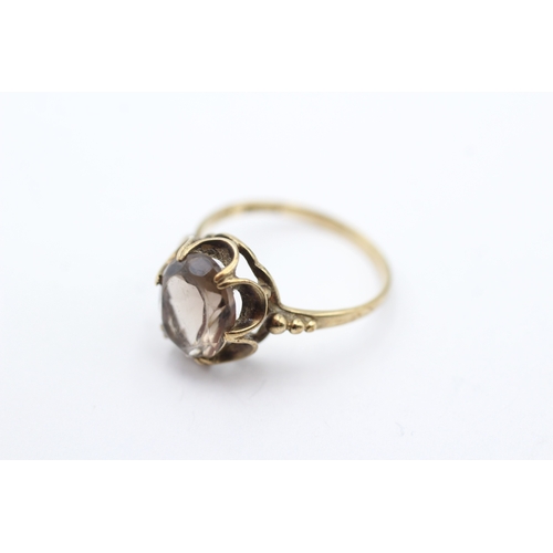 53 - 9ct gold smokey quartz cocktail ring (2g) Size M