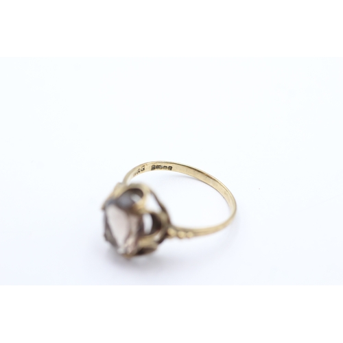 53 - 9ct gold smokey quartz cocktail ring (2g) Size M