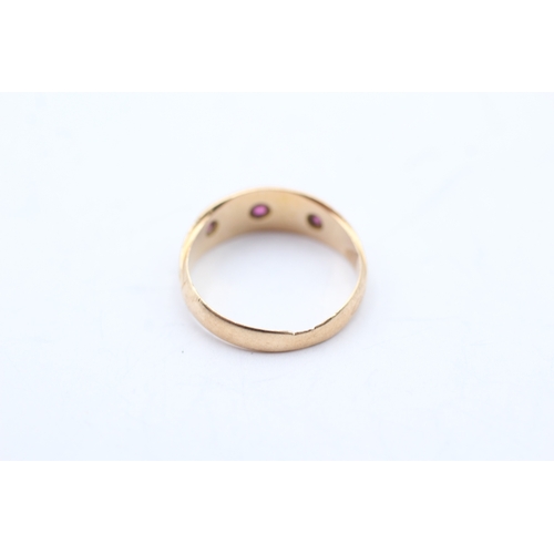 59 - 15ct gold garnet & ruby dress ring (2.2g) Size K