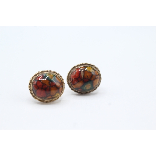 6 - 9ct gold agate stud earrings (2.5g)