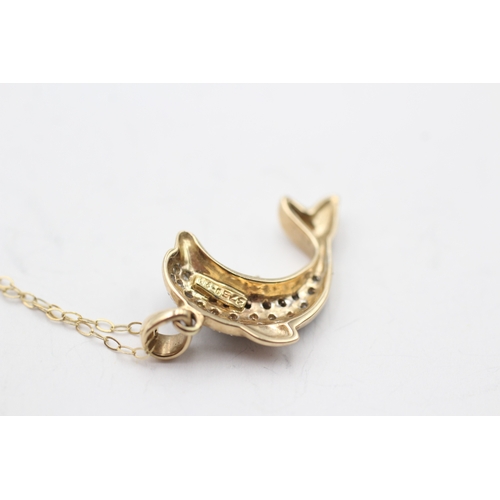 7 - 9ct gold diamond dolphin pendant necklace (2.7g)