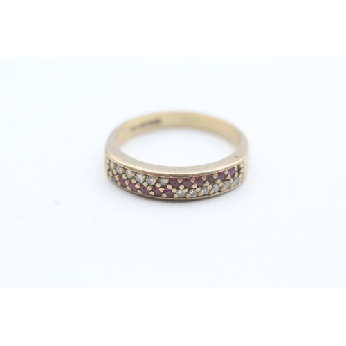 90 - 9ct gold vintage parve set ruby & diamond half eternity ring (2.6g) Size M